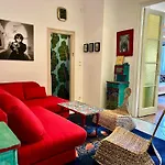 Cozy Art Flat Downtown Buda