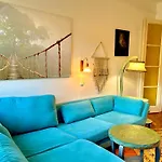 Cozy Art Flat Downtown Buda